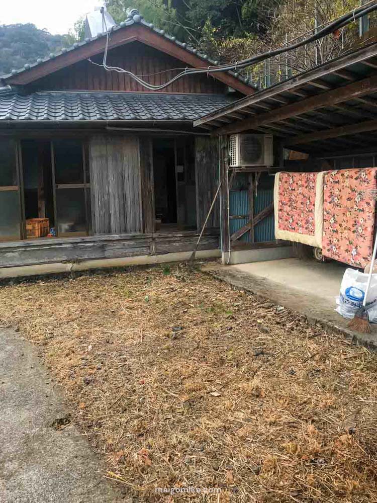 exterior of a japanese akiya with futons drying outside