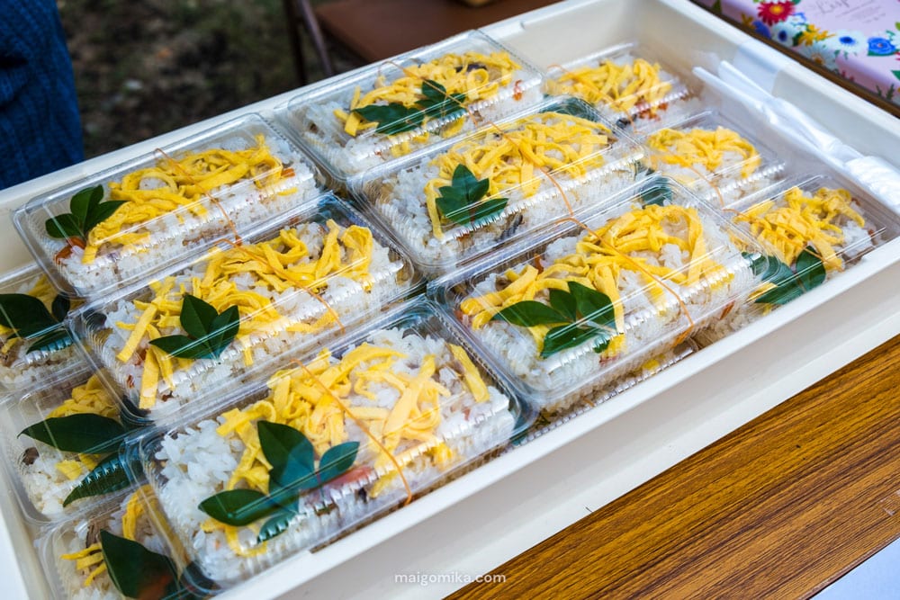 A tray of local inaka zushi with egg on top