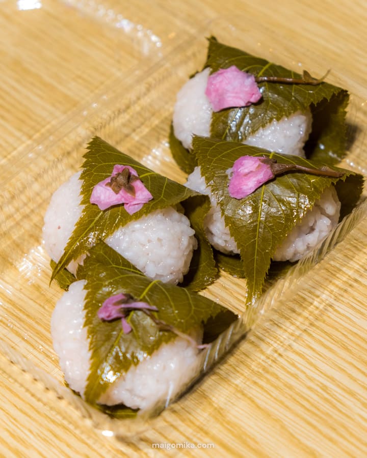 four sakura mochi in plastic try