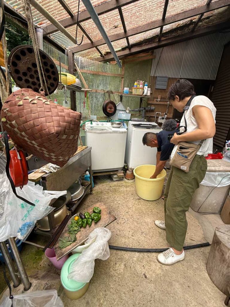 Umaji-with-maigo-mika-japanese-countryside-02