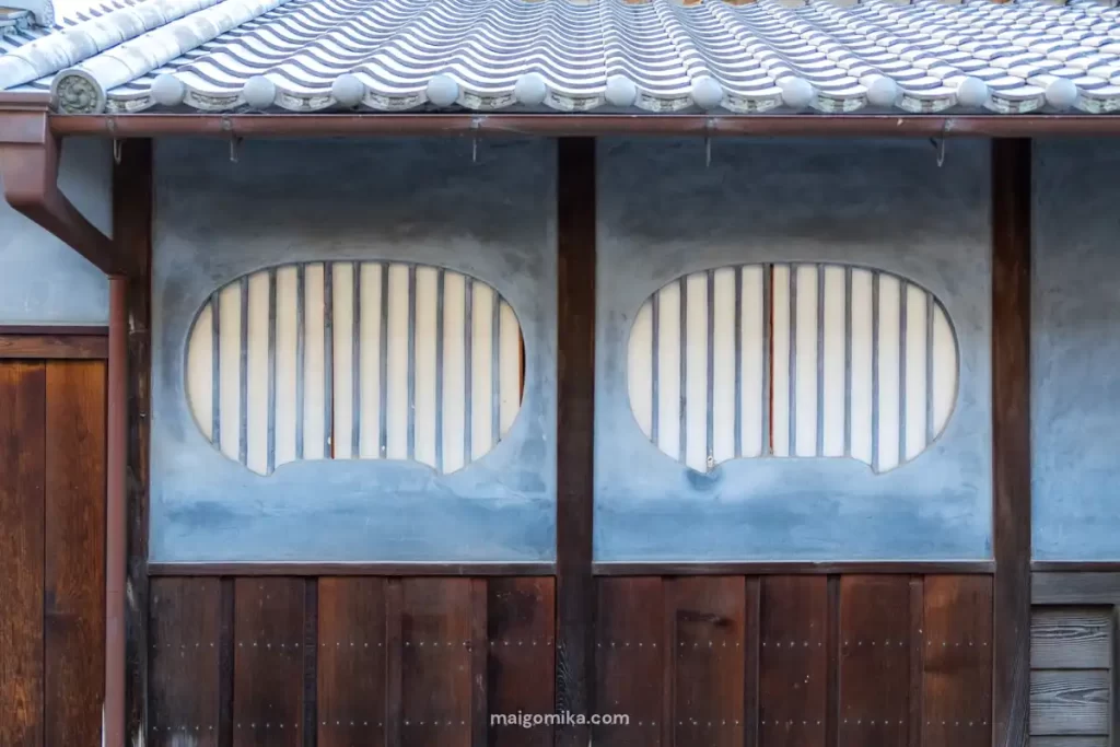 Shikkui walls in takehara historic sake brewery district in rural Japan